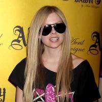 Avril Lavigne hosts a meet and greet at the Abbey Dawn | Picture 64002